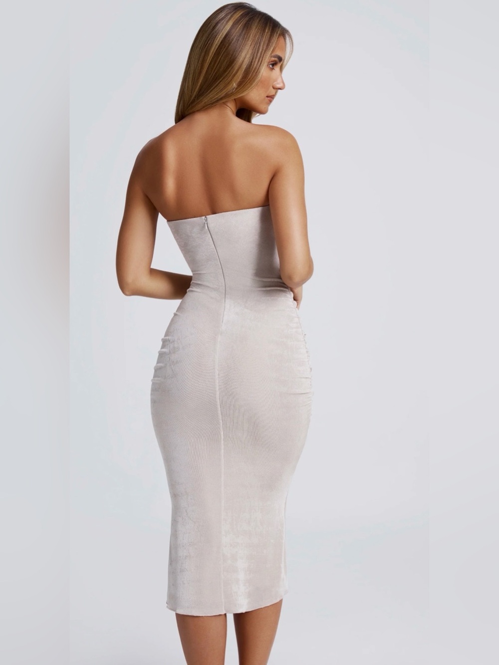 Oh Polly Susanna Hardware Detail Cut-Out Midaxi Dress in Sky Grey - Picture 5 of 6